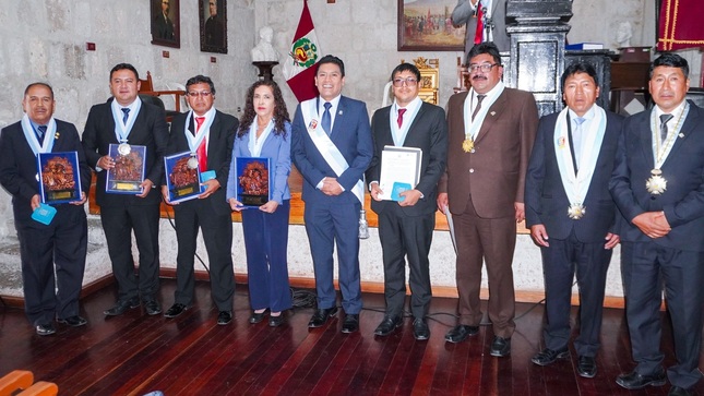 Alcalde y Concejo Municipal de Puno rinden homenaje al legado de compositor Rosendo Huirse