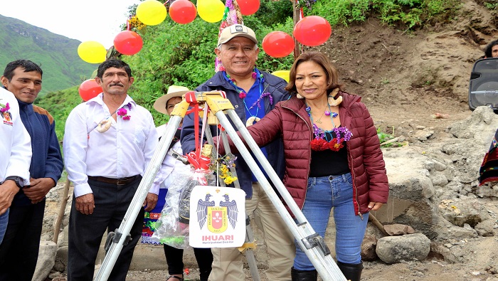 Alcalde Fernando C谩rdenas apadrina obra en Huachinga - Ihuar铆