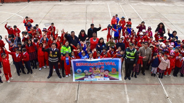 ¡De vuelta a clases! 1150 estudiantes son capacitados en educación vial por la Gerencia de Transportes