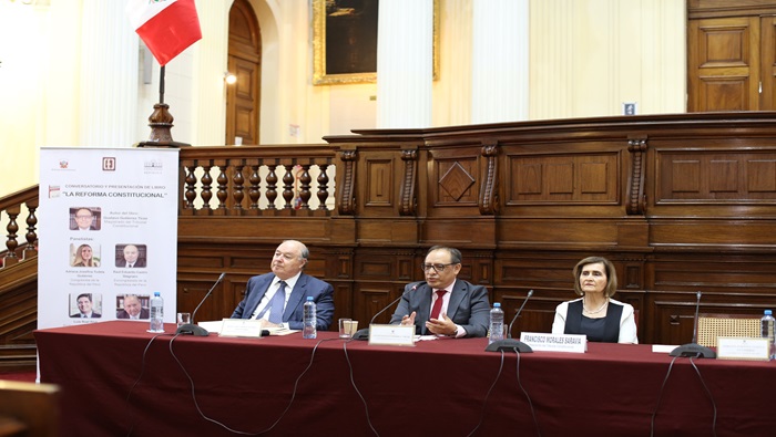 Fue presentada la obra “La reforma constitucional” escrita por el magistrado del TC Gustavo Gutiérrez