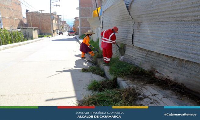 ✅Con el objetivo de mejorar el ornato ambiental en nuestra ciudad, esta mañana se realizó la limpieza y desarenado en la avenida La Paz desde la cuadra 20 hasta la 27.