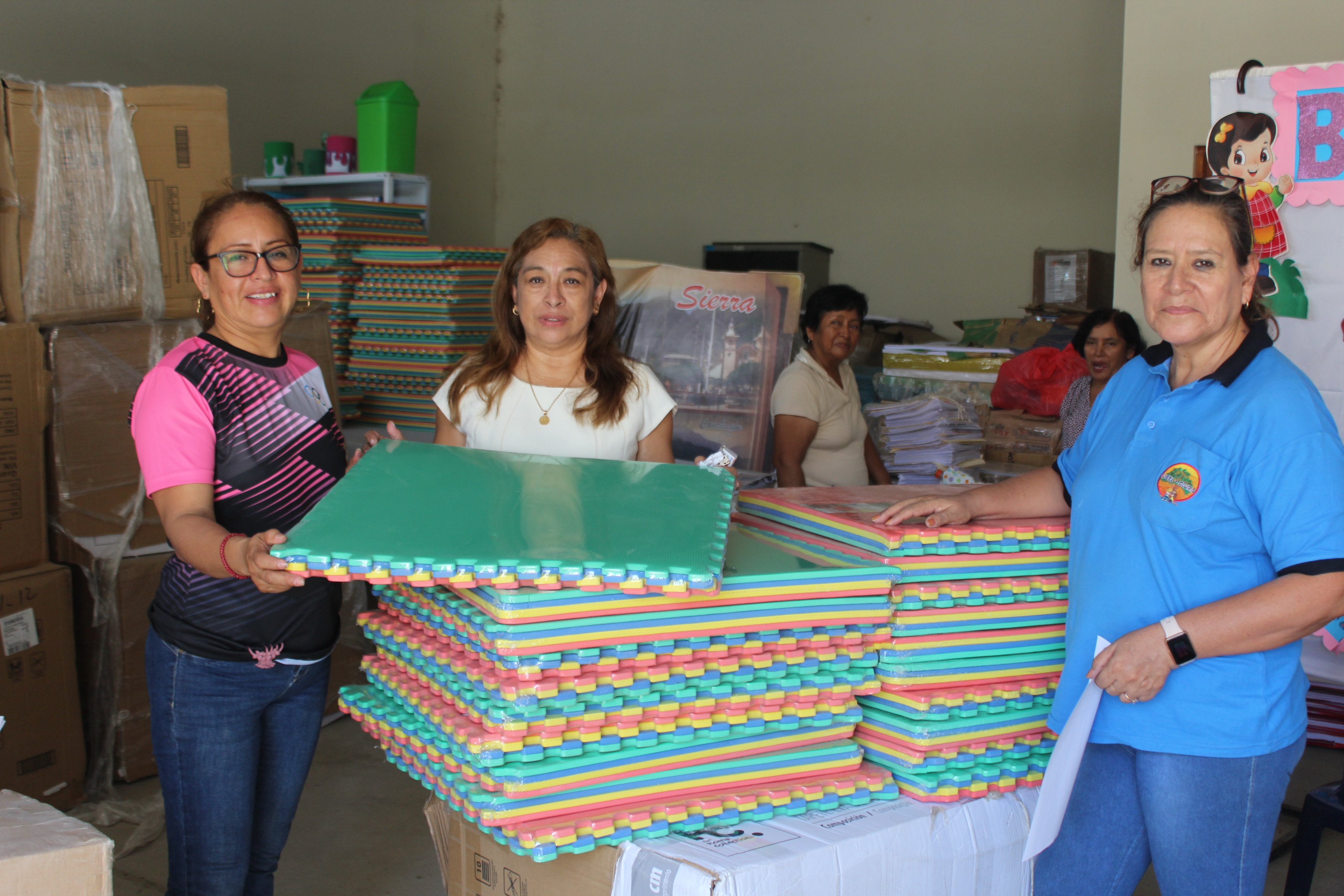 UGEL Piura realiza entrega de material a PRONOEI