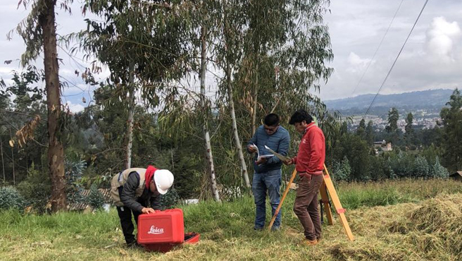 Se realizaron los estudios topográficos para la concretización del polideportivo en Machacuay