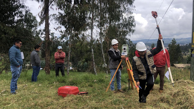 Se realizaron los estudios topográficos para la concretización del polideportivo en Machacuay