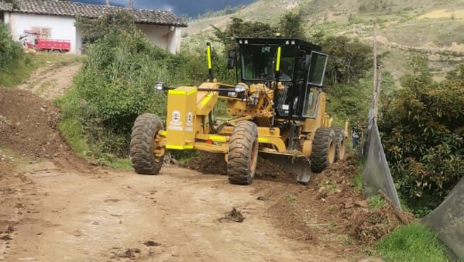 Venimos realizando el mejoramiento y bacheado de 2 ½ km