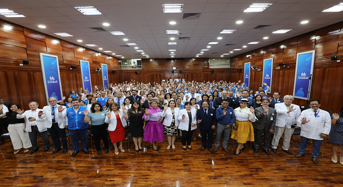 EsSalud continúa fortaleciendo el enfoque intercultural en la atención a sus asegurados