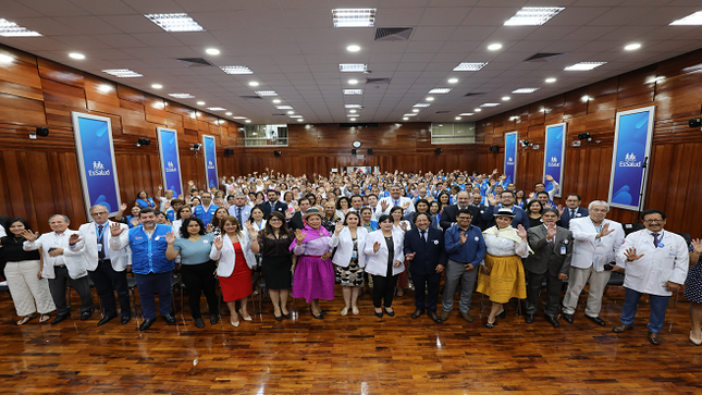 EsSalud continúa fortaleciendo el enfoque intercultural en la atención a sus asegurados