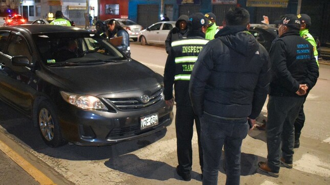 Internan 25 vehículos en operativo innopinado nocturno