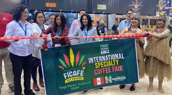 Consulado General del Perú en Chicago participa en la inauguración de stand del Perú en la feria internacional "Specialty Coffee Expo 2024"