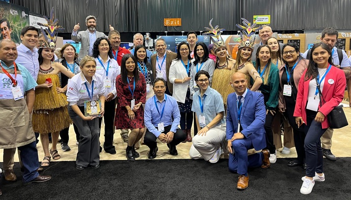 Consulado General del Perú en Chicago participa en la inauguración de stand del Perú en la feria internacional "Specialty Coffee Expo 2024"