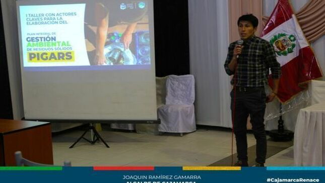 ✅La gerencia de Desarrollo Ambiental de la Municipalidad Provincial de Cajamarca organizó un taller crucial para la elaboración del Plan Integral de Gestión Ambiental de Residuos Sólidos del año 2024.
💪El PIGARS es un instrumento esencial que permite identificar necesidades y planificar estratégicamente el manejo de residuos sólidos a nivel provincial, con una vigencia de 5 años. Durante este taller, se abordaron diversos temas relevantes, como los antecedentes del manejo de residuos sólidos en el Perú, el marco legal pertinente y la gestión de residuos sólidos a nivel municipal y no municipal. Asimismo, se discutieron las competencias específicas de las municipalidades provinciales y distritales en este ámbito. La participación activa del público presente fue fundamental para enriquecer el debate.