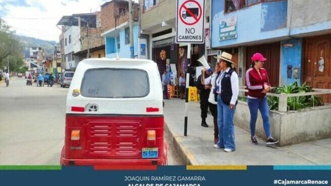 📌Ayer se inició trabajo sostenido de fiscalización de transportes y comercialización junto a los alcaldes vecinales de los 24 sectores de nuestra ciudad, el serenazgo, el área de desarrollo económico, Comercialización y Licencias, Transportes, Fiscalización, Señalización y Semaforización. 
⚠️Lo que se busca es erradicar los estacionamientos de vehículos irregulares o ilegales como mototaxis, que hemos encontrado en un 99 % que se estacionan en ambos lados de la vía y el 10 % o el 5 % es de vehículos particulares, de personas que tienen sus camionetas, sus autos y lo dejan estacionado en la vía pública, a pesar que está señalizada como zona rígida, indicó la gerente de transporte y vialidad, Edith Chuco.
✖️La multa por el estacionamiento u obstrucción del tránsito es 8 % de una UIT.