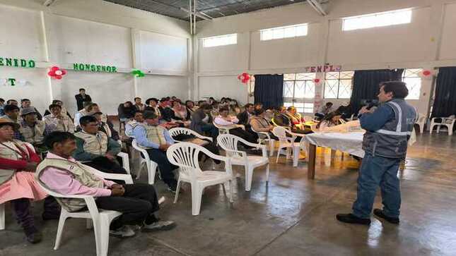 Tenientes gobernadores de Chupaca fueron capacitados por Electrocentro para apoyar a familias vulnerables