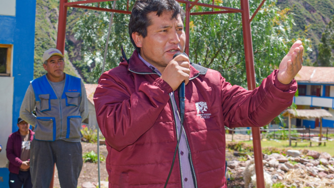 ÁREAS VERDES DE LA I.E JORGE NÚÑEZ DEL PRADO DE PAUCARTAMBO: SERAN RECUPERADOS CON TRABAJO ARTICULADO