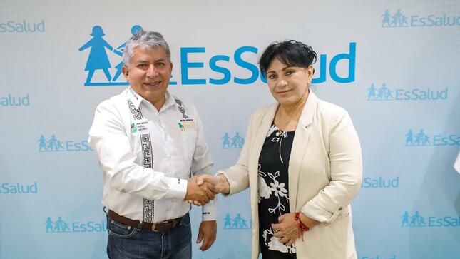 El gobernador Antonio Pulgar en reunión con la presidenta ejecutiva del Essalud