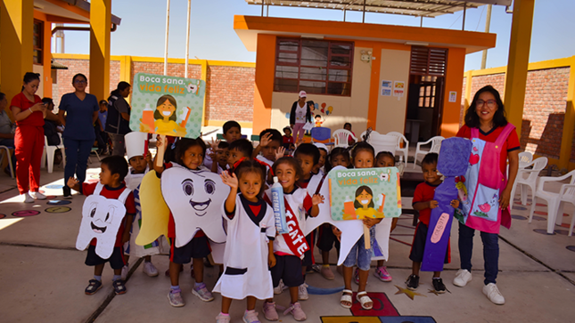 Davis Ernesto Farfán Alama, cirujano dentista del E.S. I-2 Almirante Grau expresó la importancia de continuar con actividades preventivas y promocionales para que los niños adquieran desde temprana edad hábitos saludables de cuidado bucal.