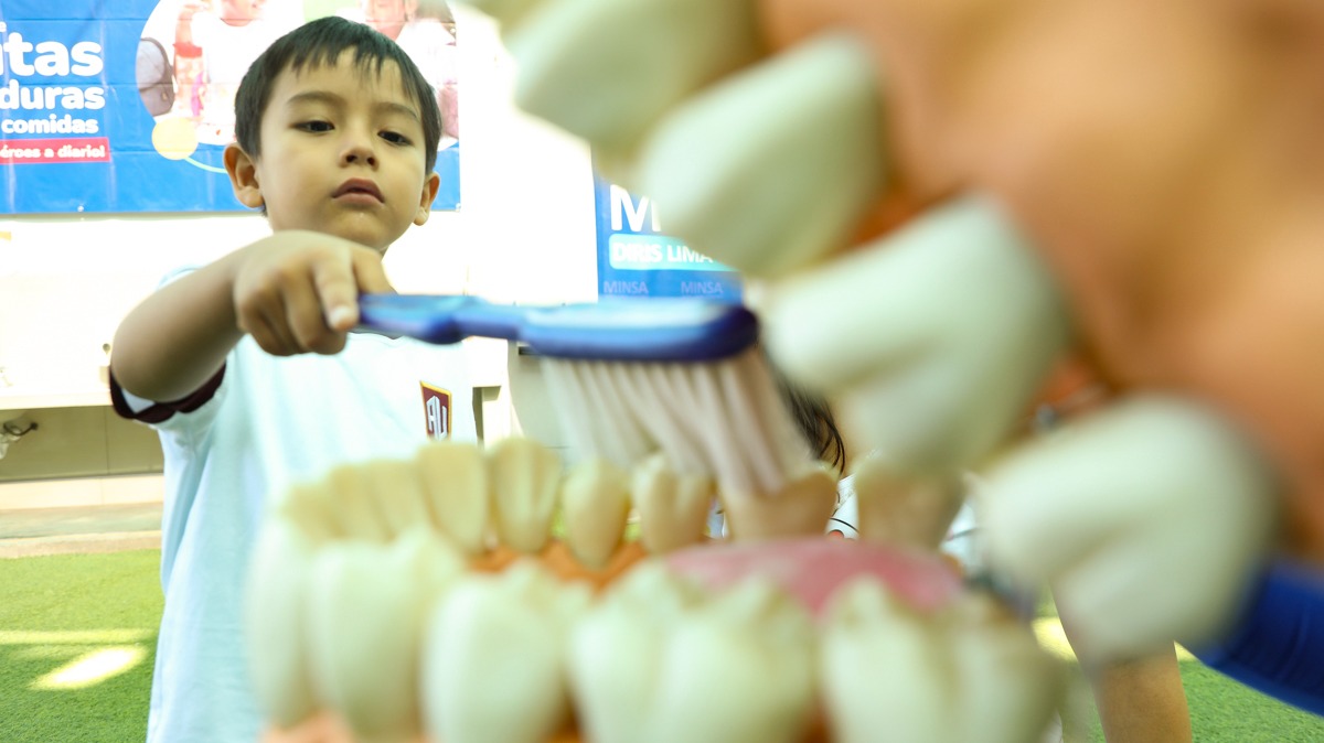 Minsa realizó campaña de salud bucal que benefició a más de 50 000 niños en todo el país