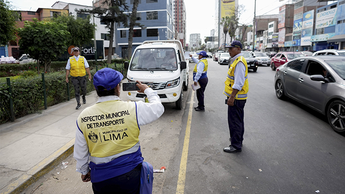 En una acción conjunta entre la Municipalidad de Surquillo y MML, se levantaron 17 actas a conductores de camiones.