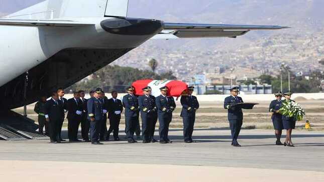 Altas autoridades rinden homenaje póstumo al Mayor FAP Ramiro Rondón Medina