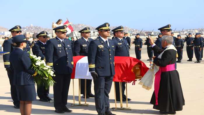 Altas autoridades rinden homenaje póstumo al Mayor FAP Ramiro Rondón Medina