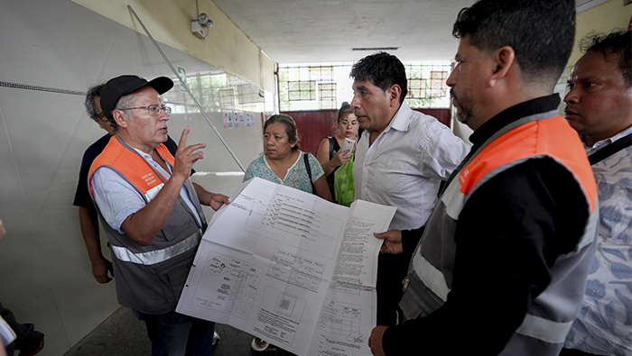 Inspección de medidas de seguridad en mercado Gonzales Prada.