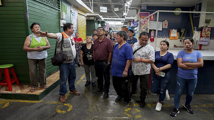 Inspección de medidas de seguridad en mercado Gonzales Prada.