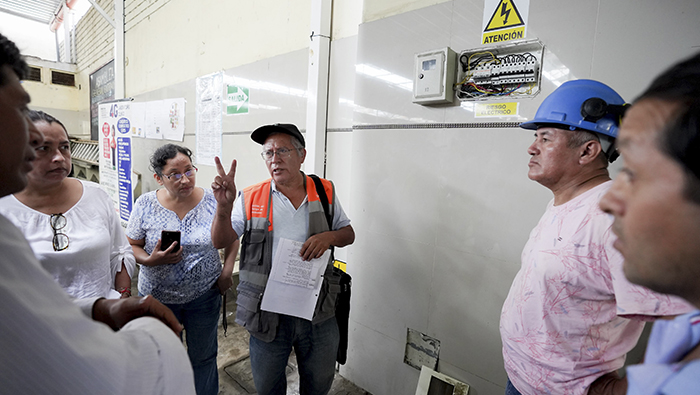 Inspección de medidas de seguridad en mercado Gonzales Prada.