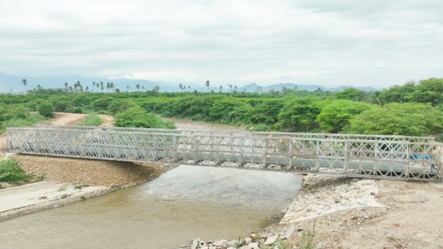 MTC culminó la instalación del puente Yapatera en Piura