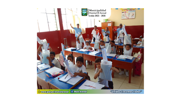 Foto de la entrega de material educativo