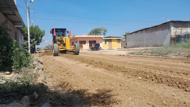 MAQUINARIA MUNICIPAL REALIZA MANTENIMIENTO DE CALLES EN A.H SAGRADO CORAZÓN DE JESÚS