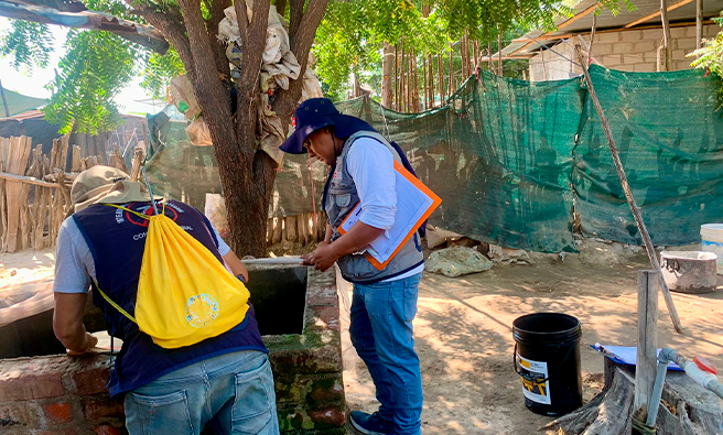 Campaña de lavado y escobillado de recipientes en sol sol