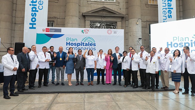 Presidenta Boluarte y ministro Vásquez lanzan Plan Hospitales Centenarios para revolucionar la atención hospitalaria en todo el país