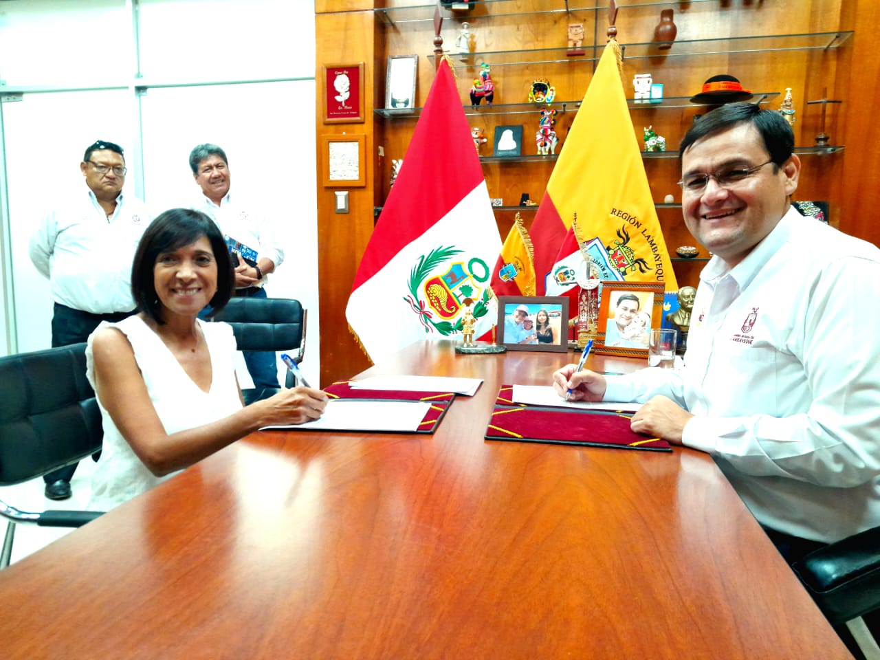 Alcaldesa Janet Cubas y el gobernador Jorge Pérez