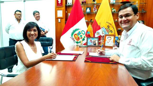 Alcaldesa Janet Cubas y el gobernador Jorge Pérez