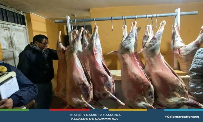 📌La Defensoría Municipal del Niño, Niña y Adolescente (DEMUNNA) de Cajamarca con una conferencia de prensa, dió por iniciada la celebración en el marco del Día del Niño Peruano.
🗣️Oscar Vásquez Alva, gerente de Desarrollo Social y Humano, indica que lo que se busca con estás acciones es generar conciencia ante la población para poder hacer participar a nuestros niños en cada una de las actividades que se ha programado las diferentes Instituciones del Estado.
🗣️En ese mismo sentido, los regidores Segundo Castañeda, Jorge Rojas y Eugenio Cruzado, mencionó la importancia que tienen estas actividades que fomentan las buenas costumbres y el cuidado de nuestros niños, además de fomentar actividades culturales.
✍️Próximas Actividades:
1️⃣Martes 16 de abril El Festival de Talentos (Colegio de Abogados).02:00 p.m.
2️⃣Miércoles 17: Mañana Recreativa (Aldeas San Antonio) 9:00 am
3️⃣Jueves 18: Campeonato Relámpago (colegio San Marcelino Champagnat) 08:00 a.m.
4️⃣Viernes 19: Misa 09:00a.m. Iglesia Catedral, Pasacalle 10:00 a.m. iniciando Frente al Hotel Costa del Sol y finalmente se realizará una Feria de Servicios, pasaje La Cultura.