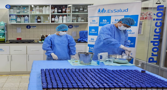 EsSalud Ucayali produce 7 mil repelentes mensuales para combatir el dengue en diversas localidades de la región