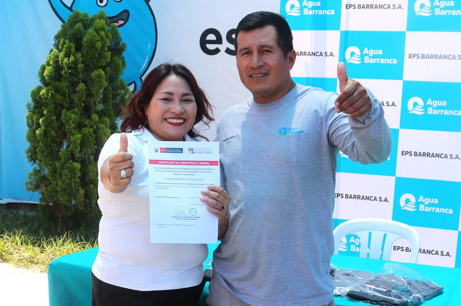 Los trabajadores, quienes recibieron su certificación de competencias laborales de acuerdo a sus perfiles ocupacionales sobre distribución y producción de agua potable.