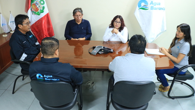 la Dra. Ketty Rosales - Gerente General, Ing. David Mujica – Gerente de Operaciones, Abog. Juan Caycho – Jefe de Recursos Humanos, y los choféres capacitados