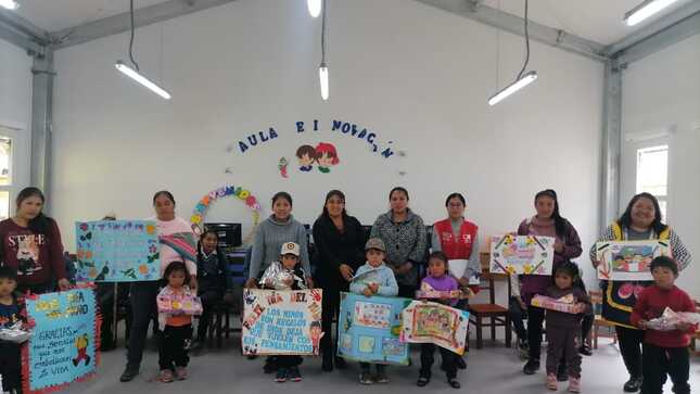 El Consejo Municipal, liderada por la Alcaldesa Aurea Herlinda Arias Limaymanta, se hizo presente en las actividades conmemorativas organizadas por la Sub Gerencia de Desarrollo Económico y Humano, la Defensoría Municipal del Niño y del Adolescente (DEMUNA) y Estrategia Rural.
En el Perú, los niños y niñas representan aproximadamente un tercio de nuestra población y son el grupo más vulnerable ante los desafíos sociales como la falta de acceso a la educación, desnutrición, violencia familiar, drogas, trabajo infantil y pandillaje.
Cada segundo domingo de abril celebramos oficialmente el Día del Niño Peruano, establecido por la Ley N° 27666. Ellos son nuestro futuro y es fundamental proteger sus derechos, fomentar valores y guiarlos hacia la construcción de una sociedad más justa y equitativa.
¡Sigamos trabajando juntos por un futuro brillante para todos los niños y niñas peruanos! 