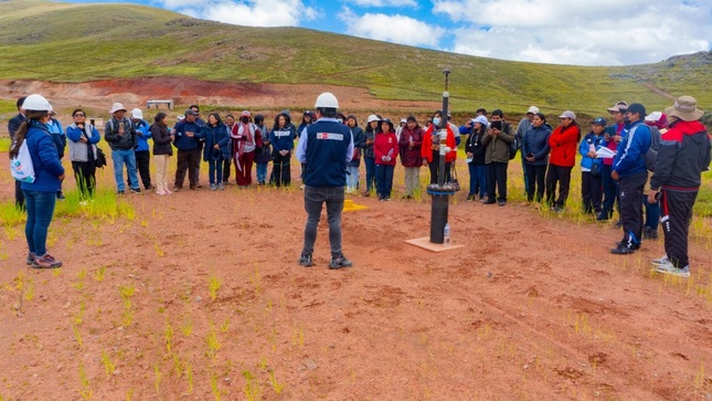 Docentes realizan visita a planta de valorización de residuos de la Municipalidad Provincial de Puno