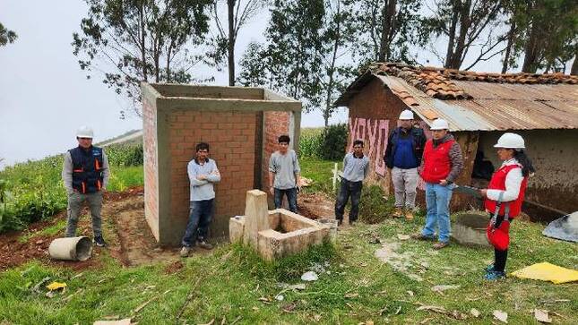 La Contraloría General advirtió situaciones que podrían afectar la calidad de la obra de creación, instalación de las Unidades Básicas de Saneamiento (UBS) en las localidades de Oxapampa, Alto Perú, Nuevo Quinuamayo, La Huaylla, El Mirador, Vista Alegre, Bella Vista, Catalina y los centros poblados de Muyoc Chico, Jorge Chávez y Campo Alegre, en el Distrito de Miguel Iglesias, provincia de Celendín, el cual está valorizado en 
S/ 16 436 994.