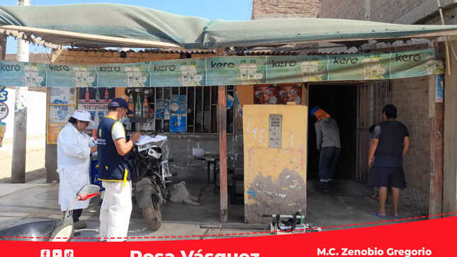 Brigadas de salud visitan viviendas en el distrito de Calango para sensibilizar sobre los cuidados frente al dengue.