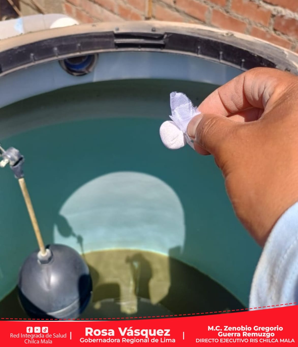 Brigadas de salud visitan viviendas en el distrito de Calango para sensibilizar sobre los cuidados frente al dengue.