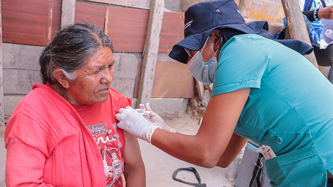 FOTO 4 Más de mil dosis de vacunas aplicadas en 2 días de campaña en La Victoria