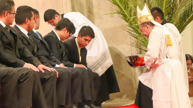 Comunidad católica de Puno se unió a la misa de la cena del señor y adoración del santísimo