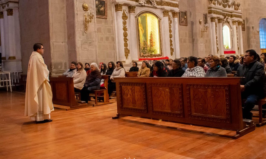 Puno conmemora con fervor la resurrección de Jesús con procesión y Misa de la Aurora