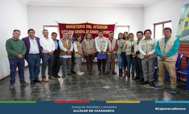 馃搶La Municipalidad Provincial de Cajamarca (MPC) llev贸 a cabo una importante capacitaci贸n dirigida a los subprefectos distritales de la provincia, con el objetivo de informar y desmentir los mitos en torno a la Planta de Tratamiento de Aguas Residuales (PTAR) Cajamarca.
鉁匛n un esfuerzo por ofrecer claridad sobre el funcionamiento de la PTAR, se destac贸 que esta infraestructura NO es una "poza de oxidaci贸n", sino un sistema integral de alta tecnolog铆a para el tratamiento adecuado de aguas residuales, con beneficios significativos para la salud p煤blica y el medio ambiente.
La capacitaci贸n cont贸 con la participaci贸n activa de los subprefectos distritales, quienes demostraron un compromiso invaluable hacia el conocimiento y la difusi贸n precisa de esta importante iniciativa. Asimismo, se cont贸 con la presencia de los regidores Jorge Rojas, Segundo Casta帽eda y Eugenio Cruzado, quienes respaldaron este esfuerzo conjunto por promover el bienestar de nuestra comunidad.