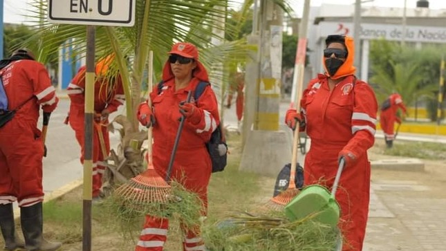 Personal Municipal Con Mayor Protección Y Seguridad, Realizan Actividades De Limpieza Pública Como Mantenimiento De Áreas Verdes  