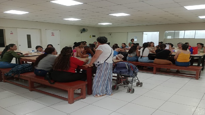 Inicia taller de repostería y chocolatería