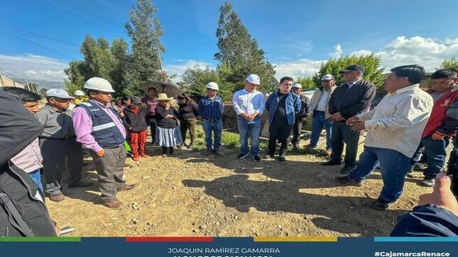 Alcalde provincial, Joaquin Ramírez Gamarra supervisa el avance de la obra de agua y saneamiento en la zona de Alzamora Miranda sector Las Torrecitas, obra que beneficiará a más de 600 familias 💧🚰